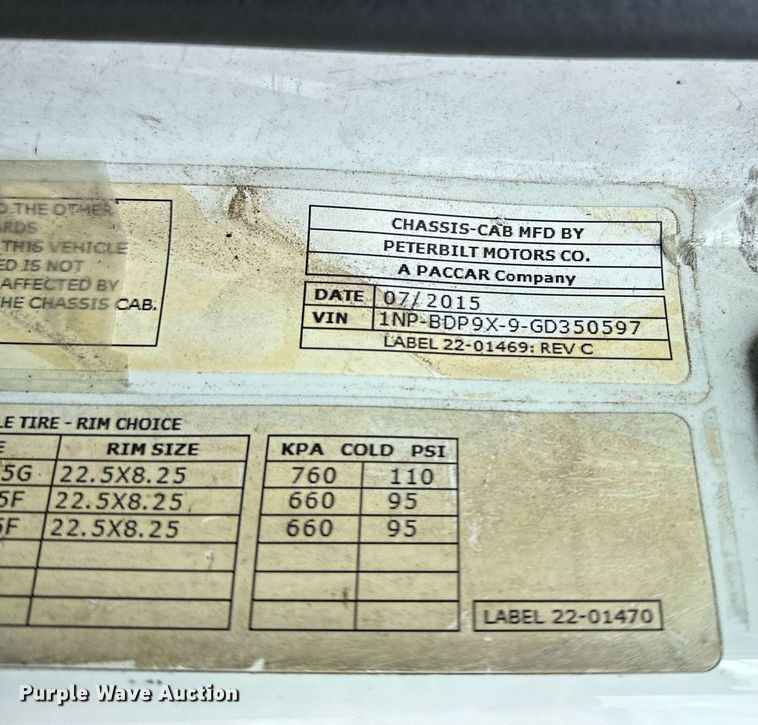 image for item LO9371 2016 Peterbilt 579  semi truck