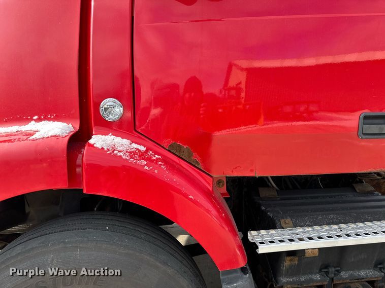 image for item LO9372 2007 Volvo VN  semi truck