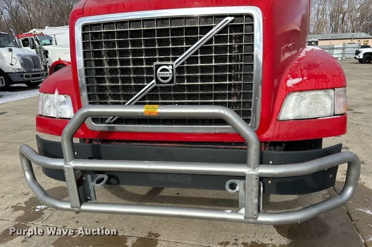 image for item LO9372 2007 Volvo VN  semi truck