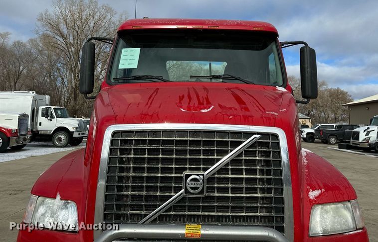 image for item LO9372 2007 Volvo VN  semi truck
