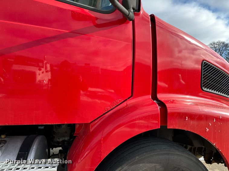 image for item LO9372 2007 Volvo VN  semi truck