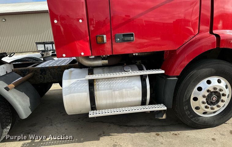 image for item LO9372 2007 Volvo VN  semi truck