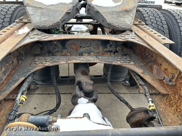 image for item LO9372 2007 Volvo VN  semi truck