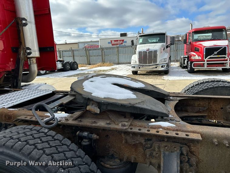 image for item LO9372 2007 Volvo VN  semi truck