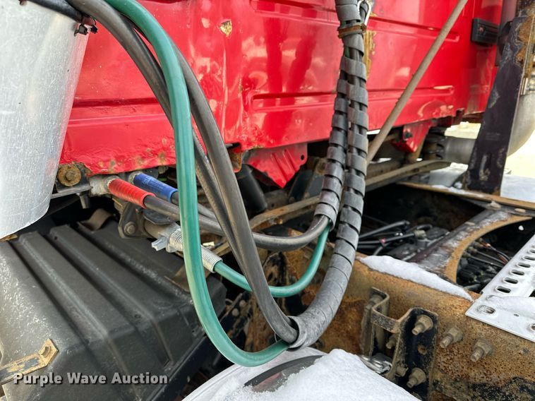 image for item LO9372 2007 Volvo VN  semi truck