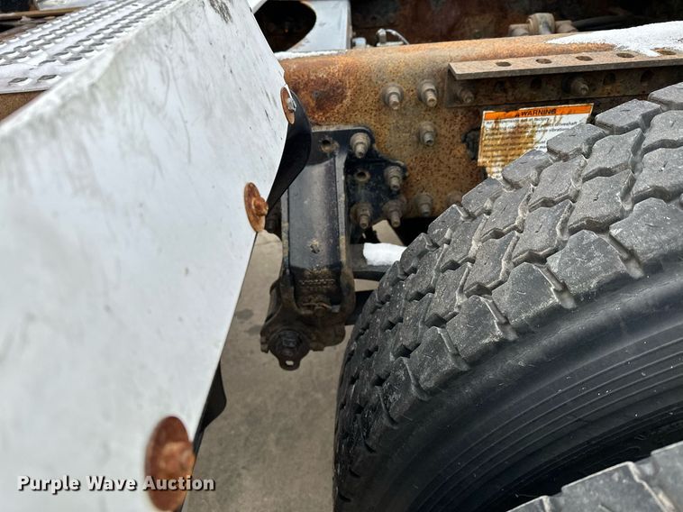 image for item LO9372 2007 Volvo VN  semi truck