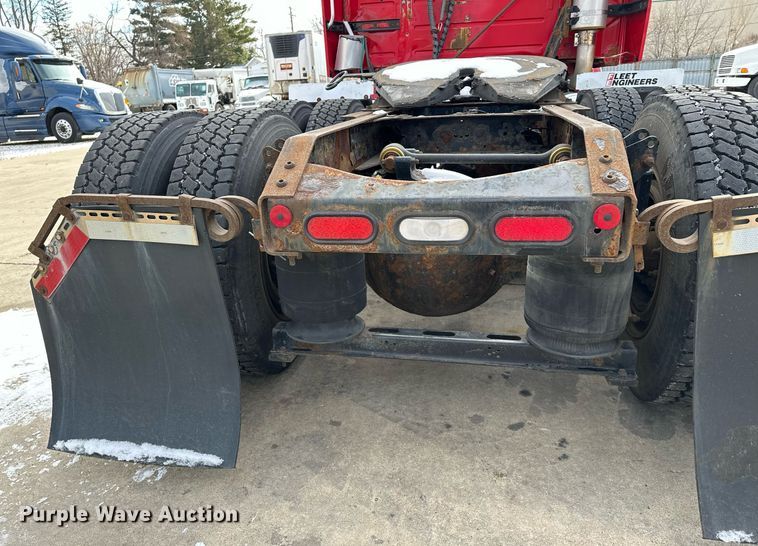 image for item LO9372 2007 Volvo VN  semi truck