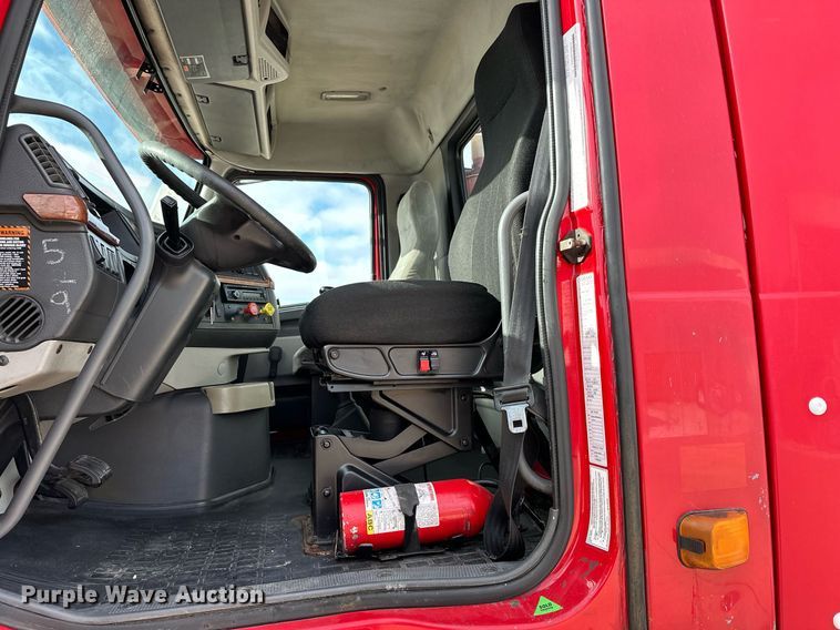 image for item LO9372 2007 Volvo VN  semi truck