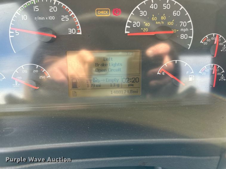 image for item LO9372 2007 Volvo VN  semi truck