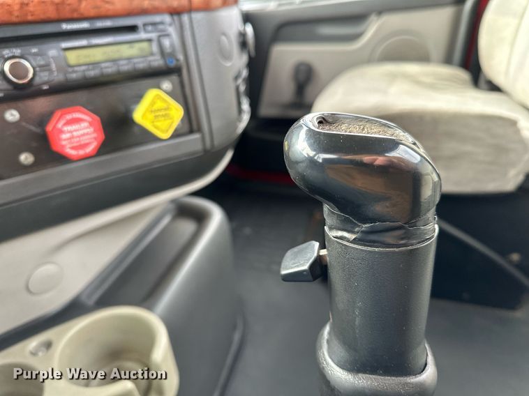 image for item LO9372 2007 Volvo VN  semi truck