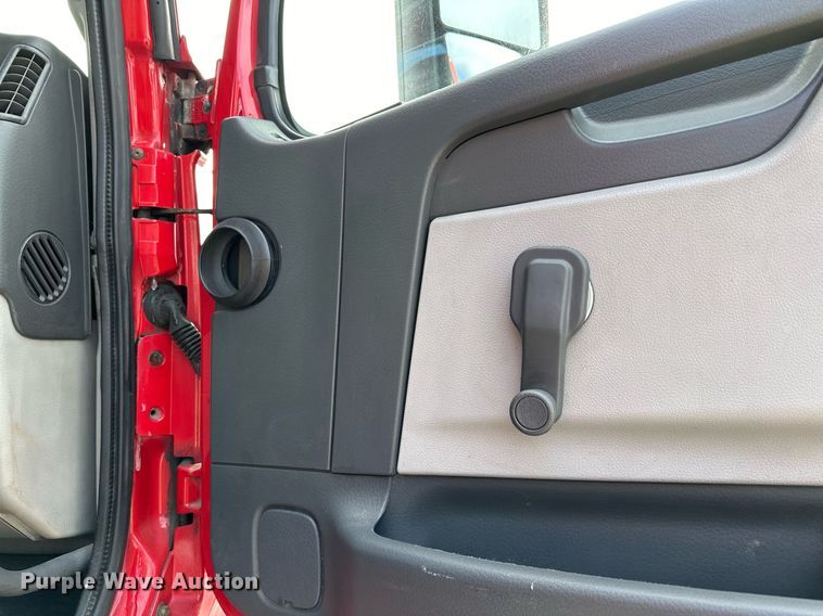 image for item LO9372 2007 Volvo VN  semi truck