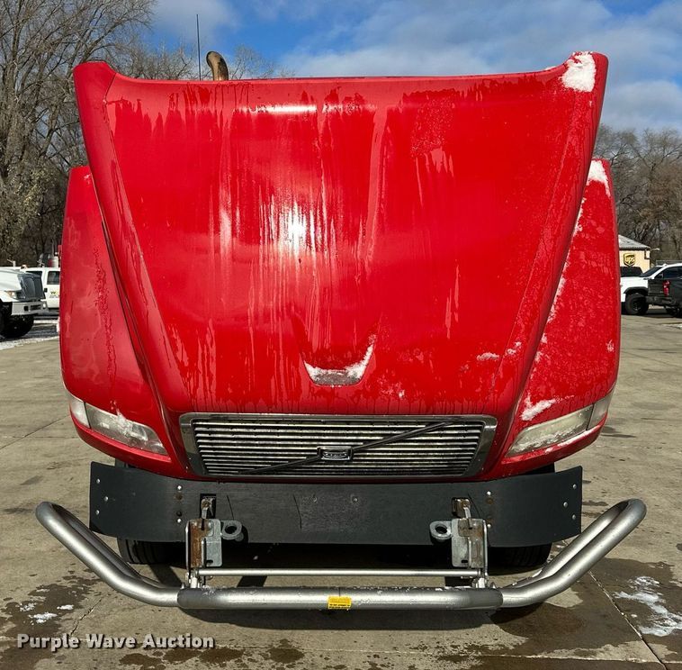 image for item LO9372 2007 Volvo VN  semi truck