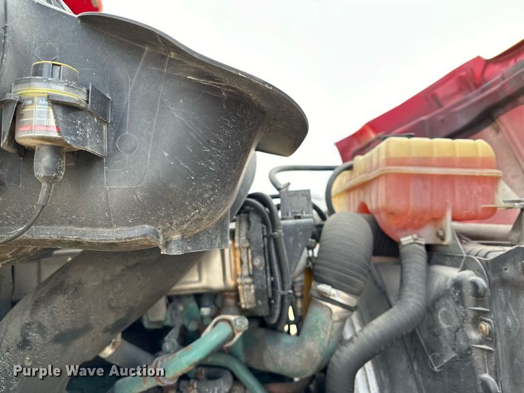 image for item LO9372 2007 Volvo VN  semi truck