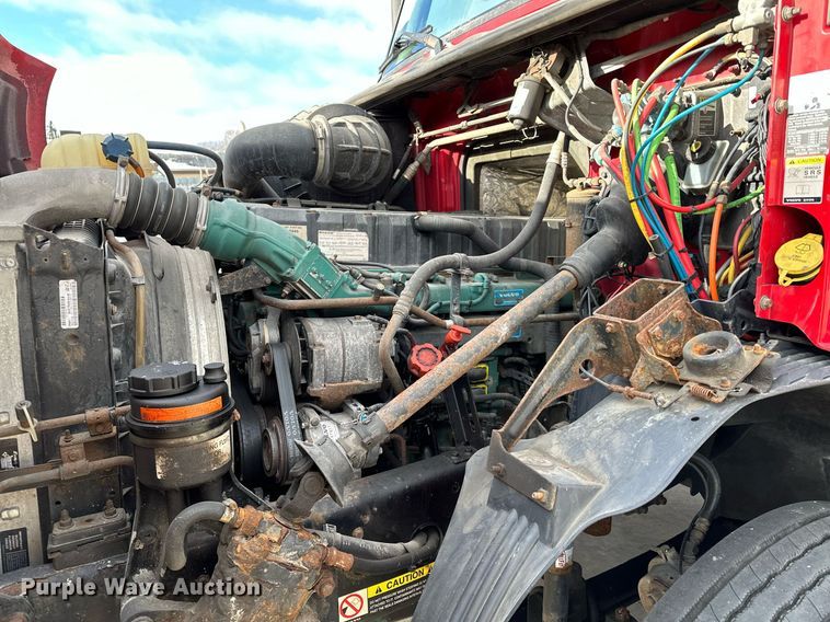 image for item LO9372 2007 Volvo VN  semi truck