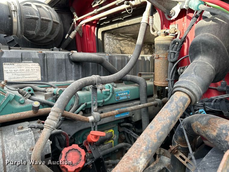 image for item LO9372 2007 Volvo VN  semi truck