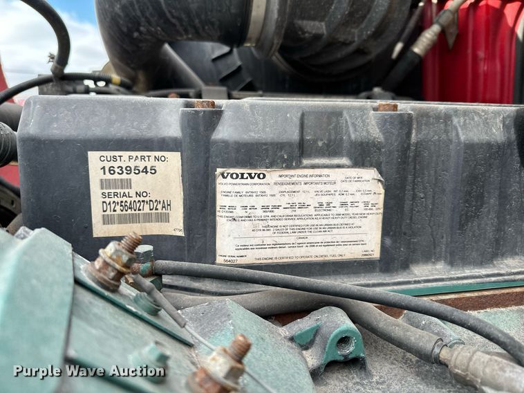 image for item LO9372 2007 Volvo VN  semi truck