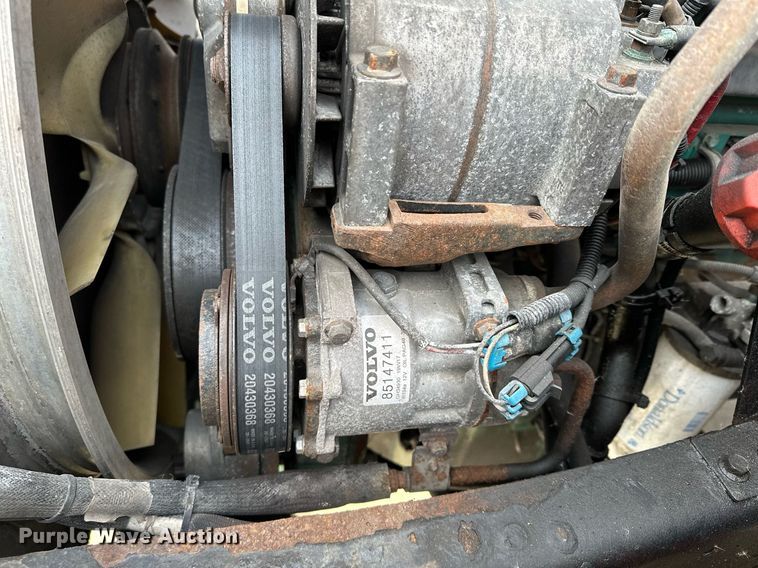 image for item LO9372 2007 Volvo VN  semi truck