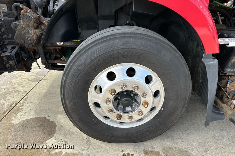 image for item LO9372 2007 Volvo VN  semi truck