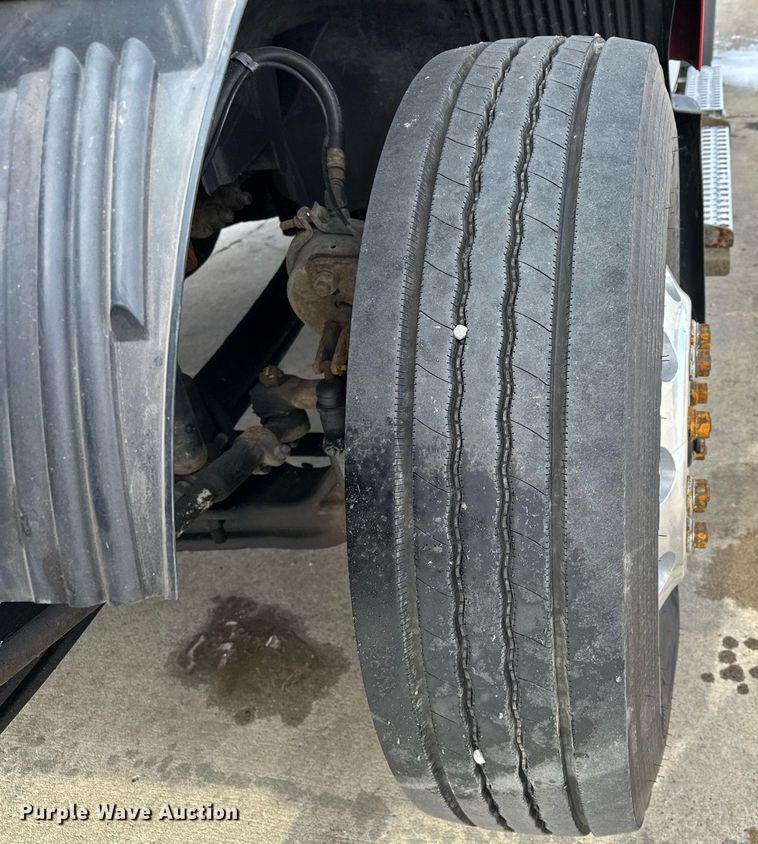 image for item LO9372 2007 Volvo VN  semi truck