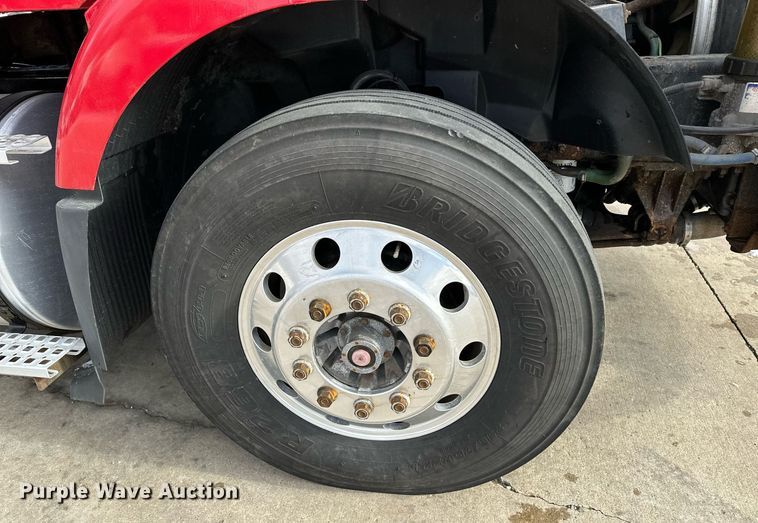 image for item LO9372 2007 Volvo VN  semi truck