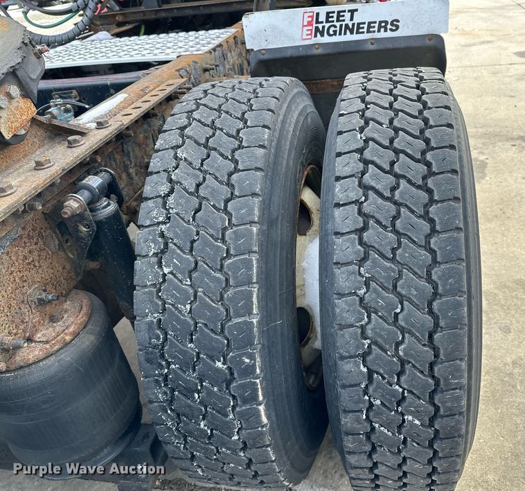 image for item LO9372 2007 Volvo VN  semi truck