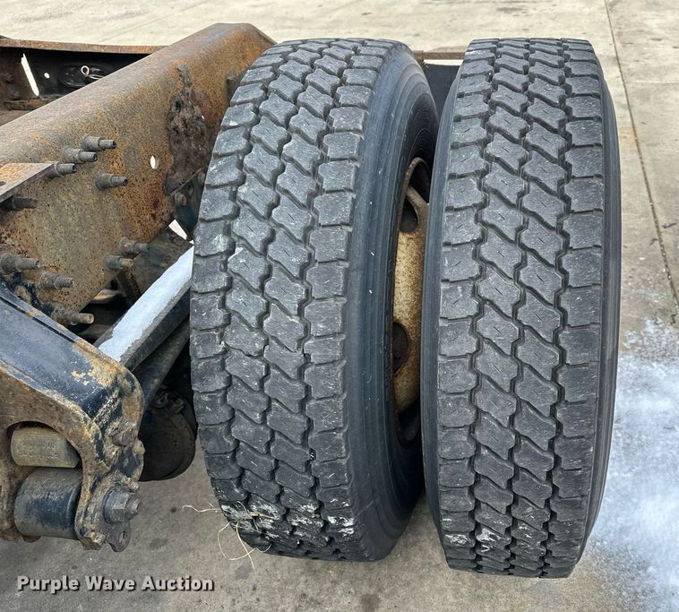 image for item LO9372 2007 Volvo VN  semi truck