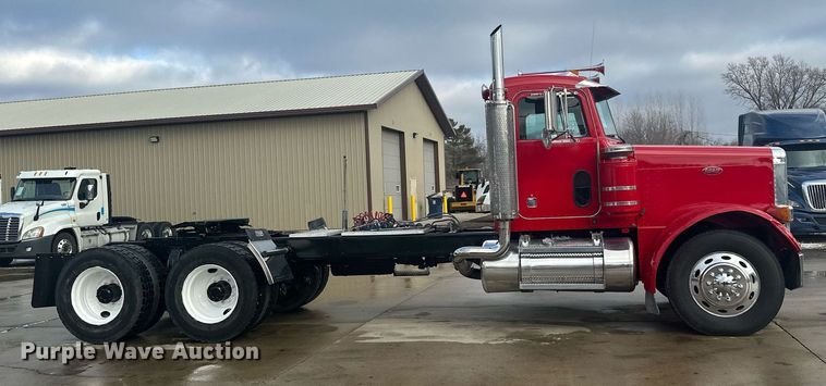 image for item LO9373 1991 Peterbilt 379  semi truck