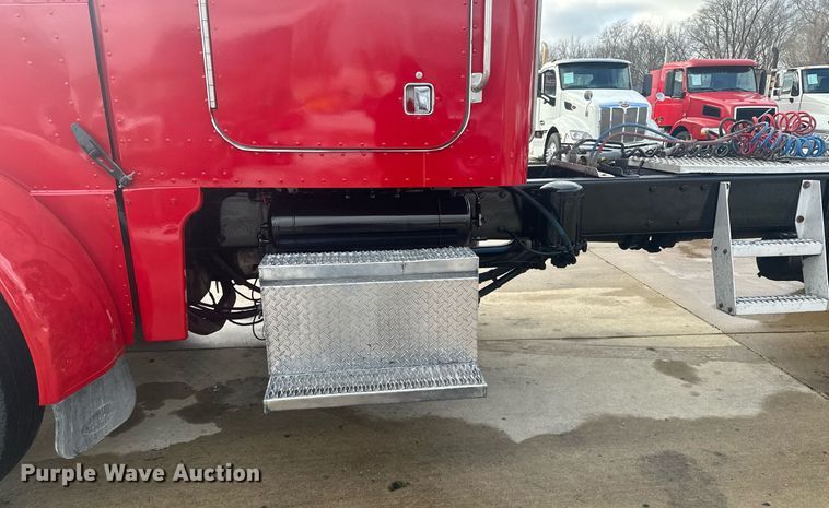 image for item LO9373 1991 Peterbilt 379  semi truck