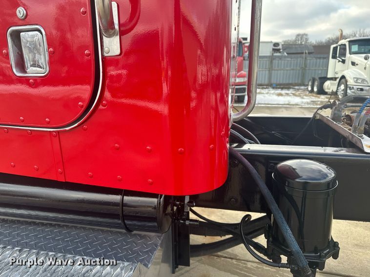 image for item LO9373 1991 Peterbilt 379  semi truck