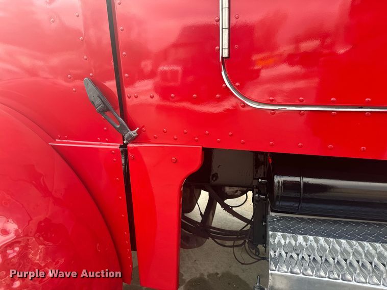 image for item LO9373 1991 Peterbilt 379  semi truck