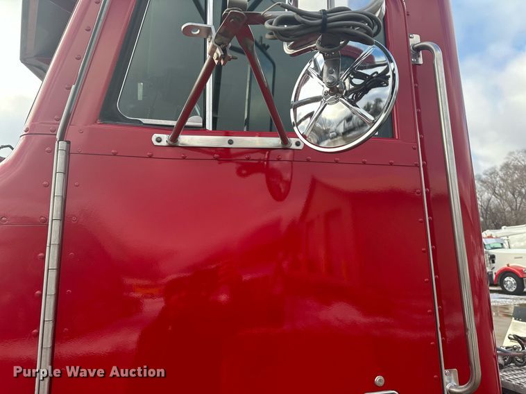 image for item LO9373 1991 Peterbilt 379  semi truck