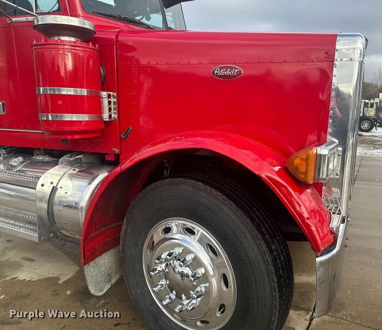 image for item LO9373 1991 Peterbilt 379  semi truck