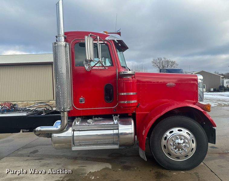 image for item LO9373 1991 Peterbilt 379  semi truck