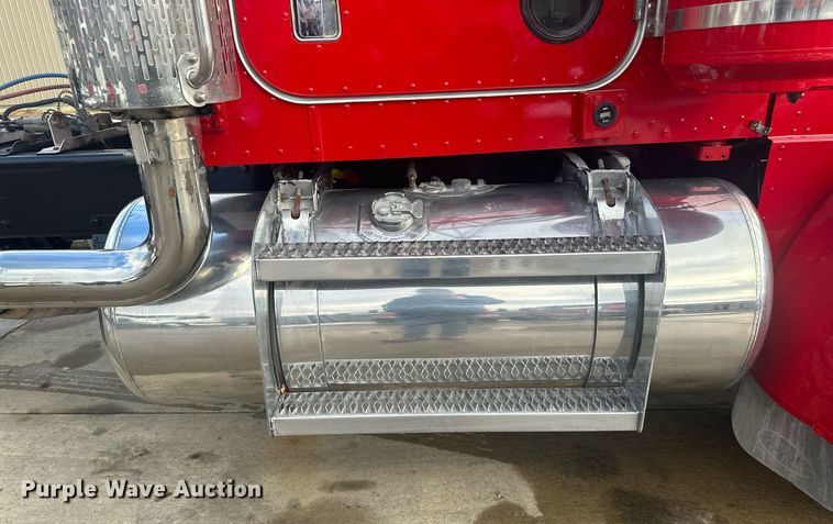 image for item LO9373 1991 Peterbilt 379  semi truck