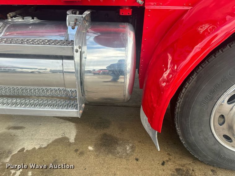 image for item LO9373 1991 Peterbilt 379  semi truck