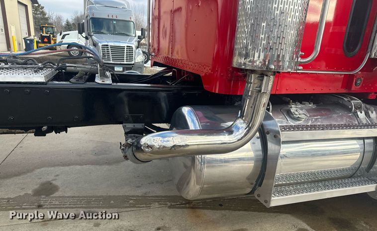 image for item LO9373 1991 Peterbilt 379  semi truck