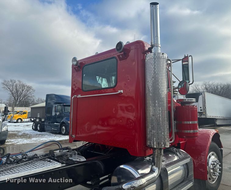 image for item LO9373 1991 Peterbilt 379  semi truck