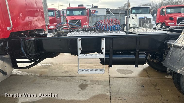 image for item LO9373 1991 Peterbilt 379  semi truck