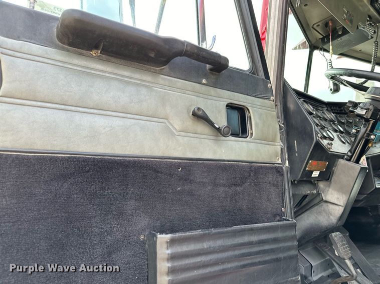 image for item LO9373 1991 Peterbilt 379  semi truck