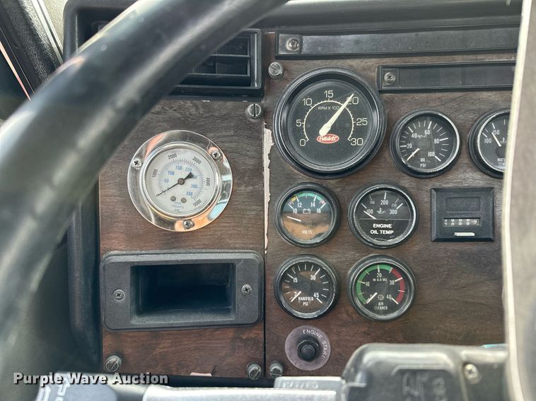 image for item LO9373 1991 Peterbilt 379  semi truck