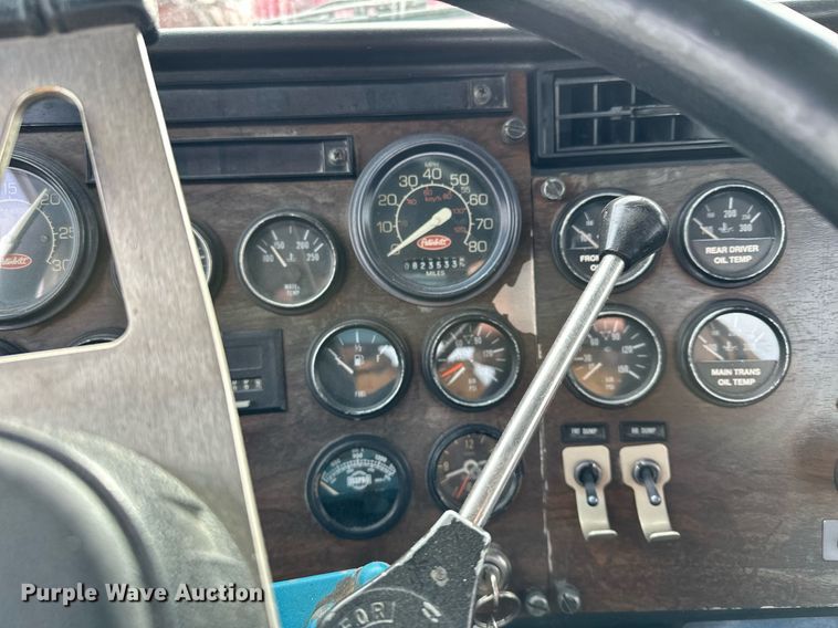 image for item LO9373 1991 Peterbilt 379  semi truck