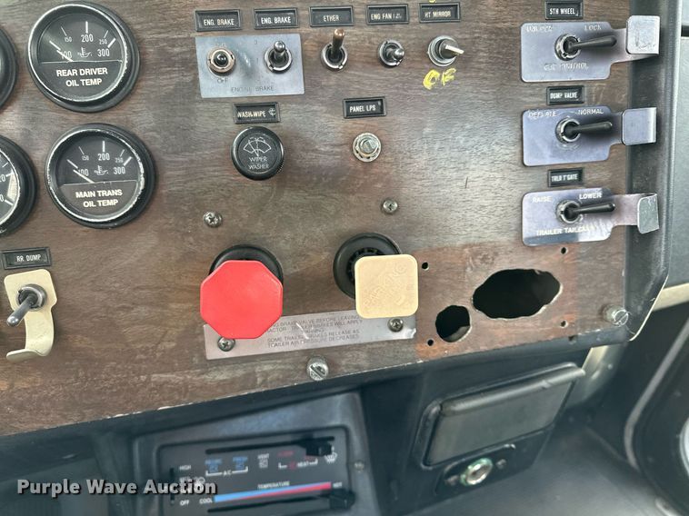 image for item LO9373 1991 Peterbilt 379  semi truck