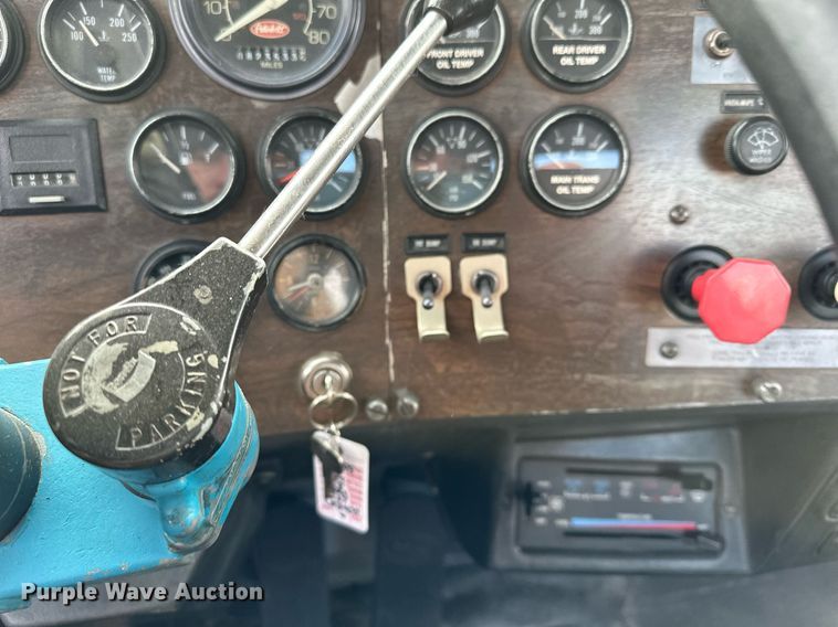 image for item LO9373 1991 Peterbilt 379  semi truck