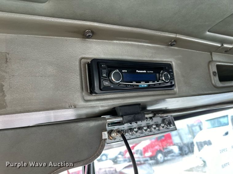 image for item LO9373 1991 Peterbilt 379  semi truck