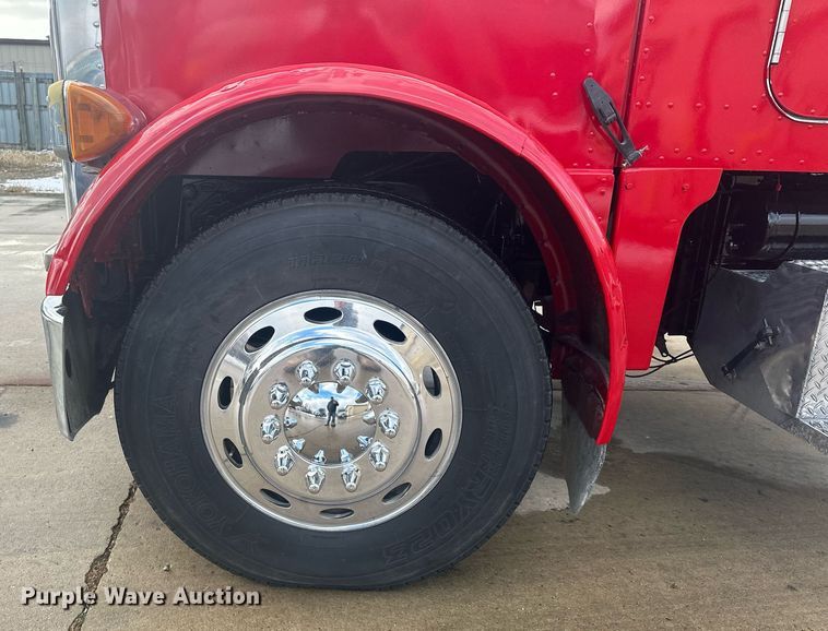 image for item LO9373 1991 Peterbilt 379  semi truck