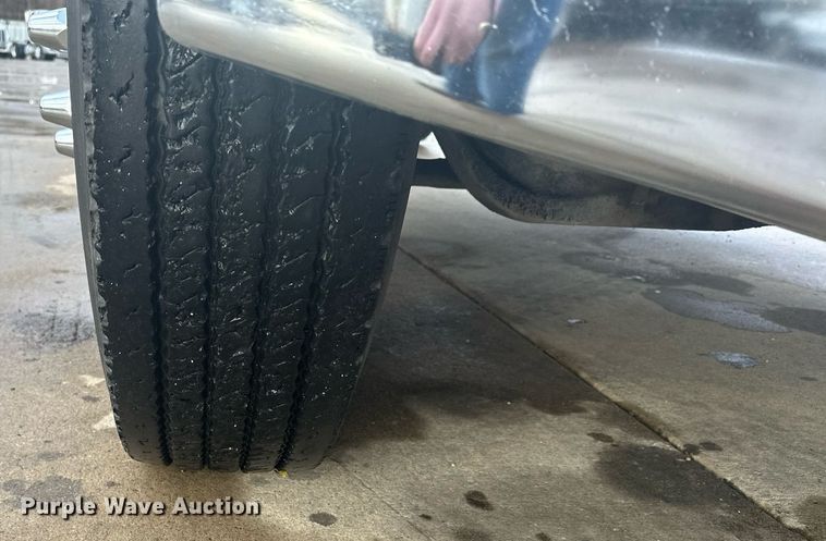 image for item LO9373 1991 Peterbilt 379  semi truck