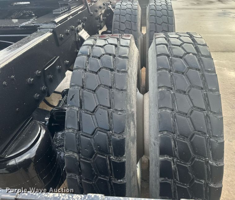 image for item LO9373 1991 Peterbilt 379  semi truck