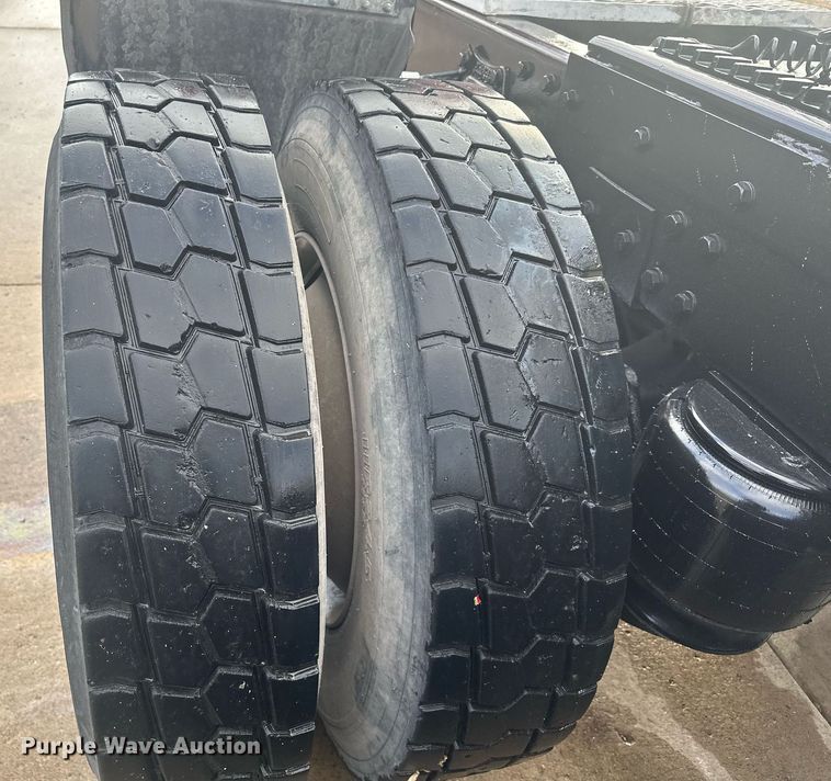 image for item LO9373 1991 Peterbilt 379  semi truck