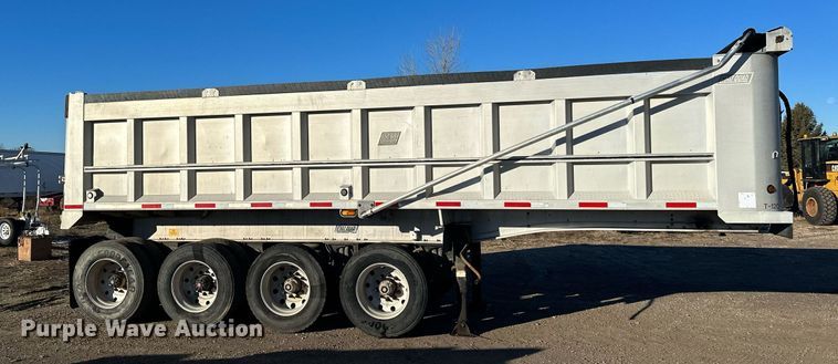 image for item LO9380 2000 East  end dump trailer