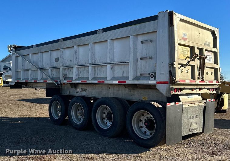 image for item LO9380 2000 East  end dump trailer